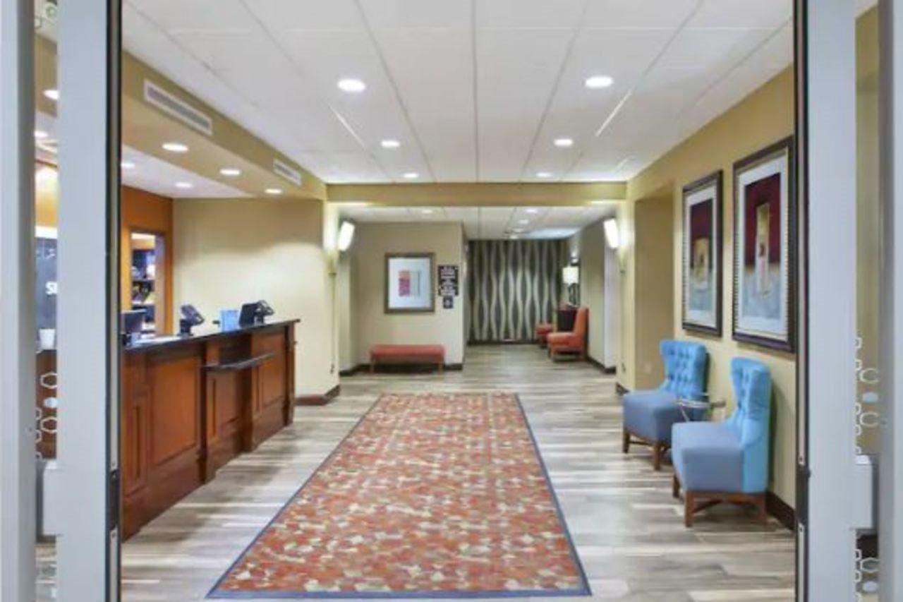 Hampton Inn & Suites Wichita-Northeast Buitenkant foto