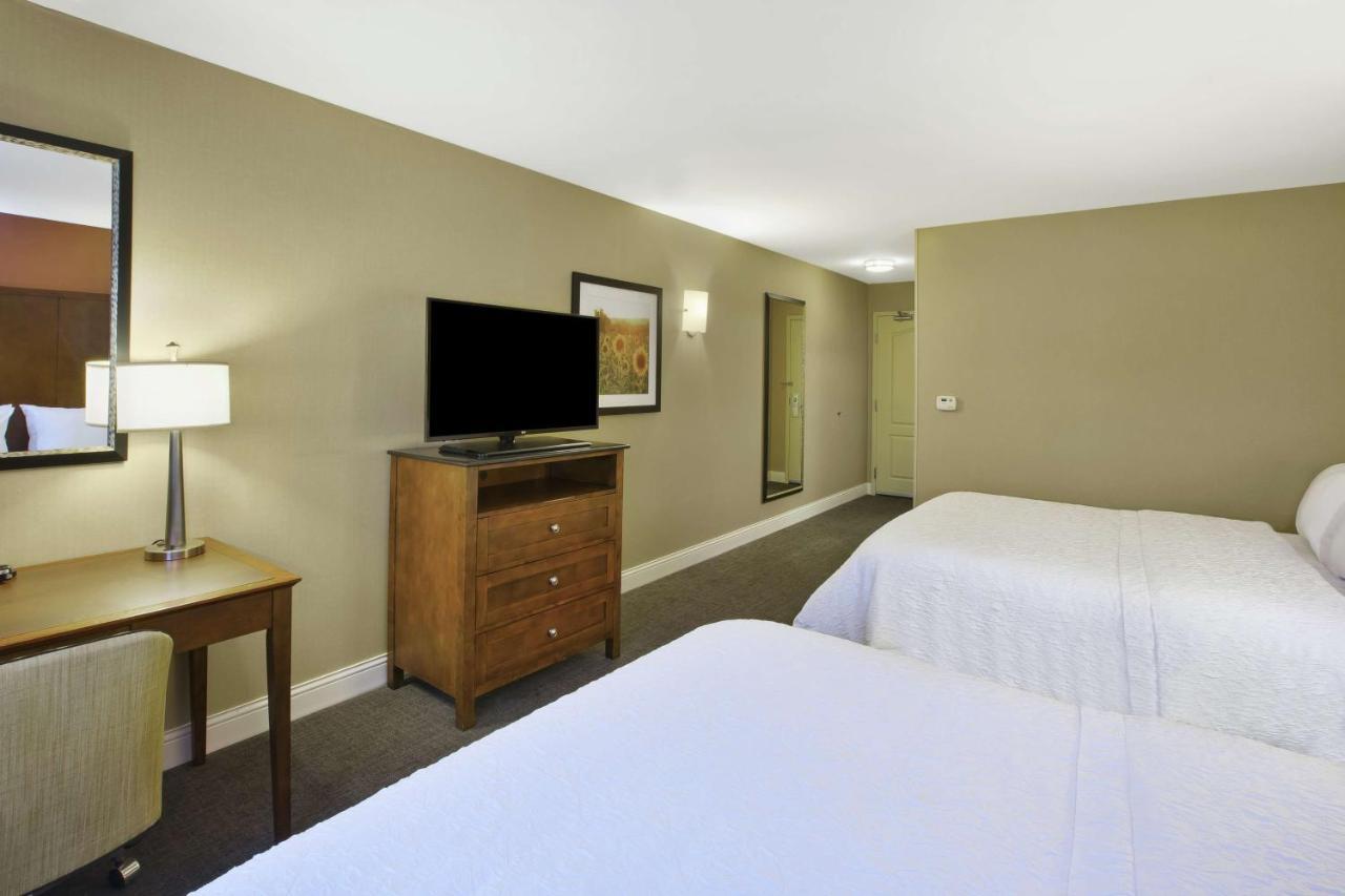 Hampton Inn & Suites Wichita-Northeast Buitenkant foto