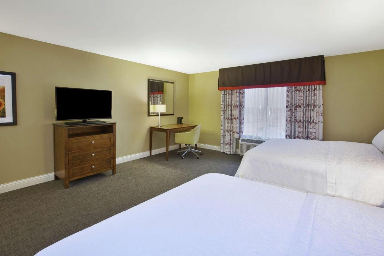 Hampton Inn & Suites Wichita-Northeast Buitenkant foto