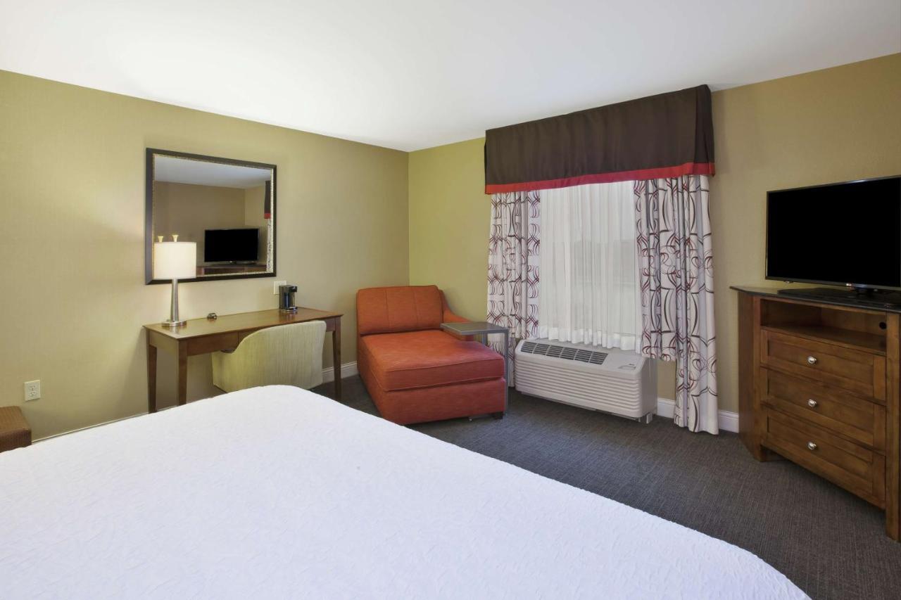 Hampton Inn & Suites Wichita-Northeast Buitenkant foto