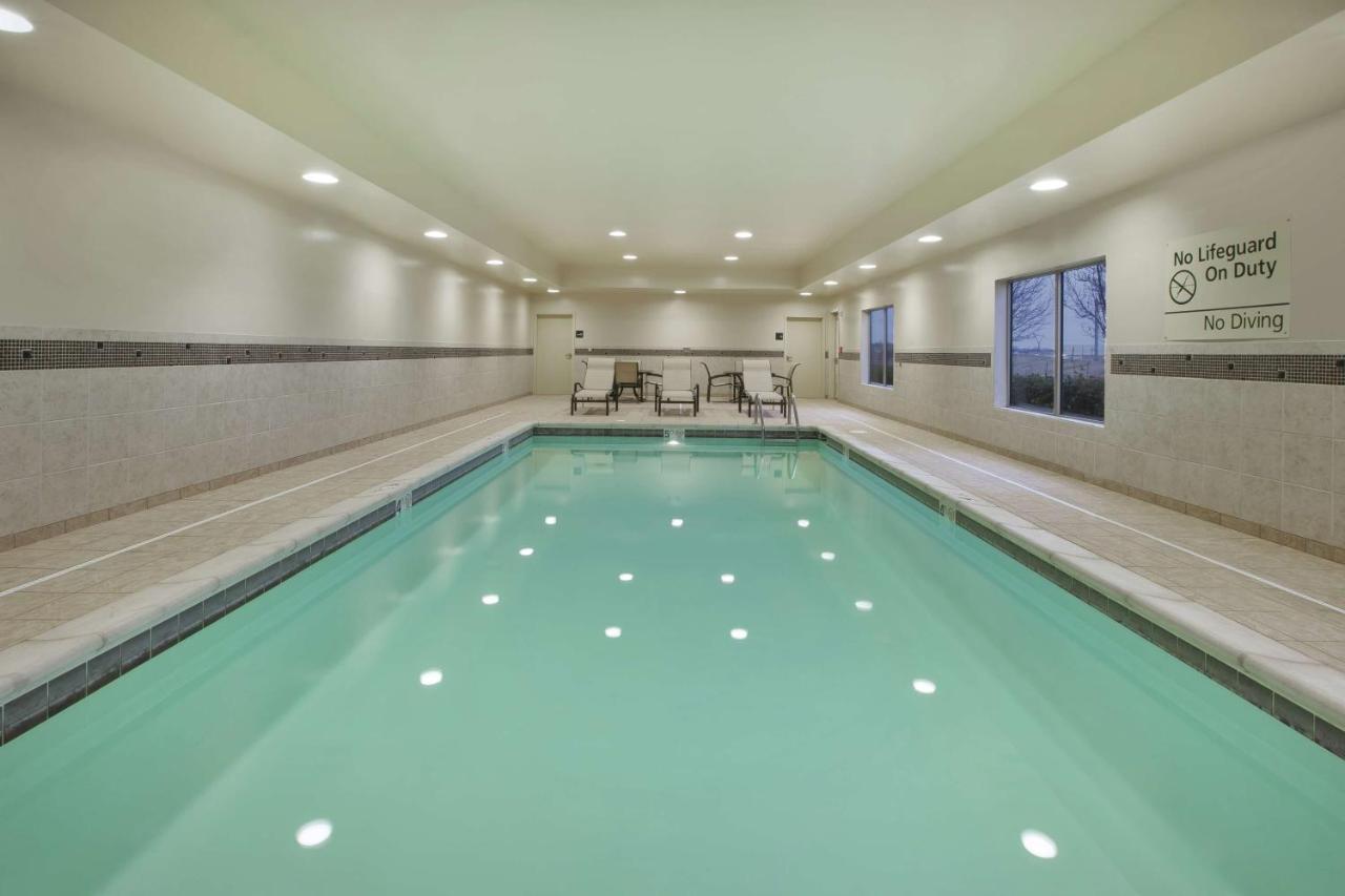 Hampton Inn & Suites Wichita-Northeast Buitenkant foto