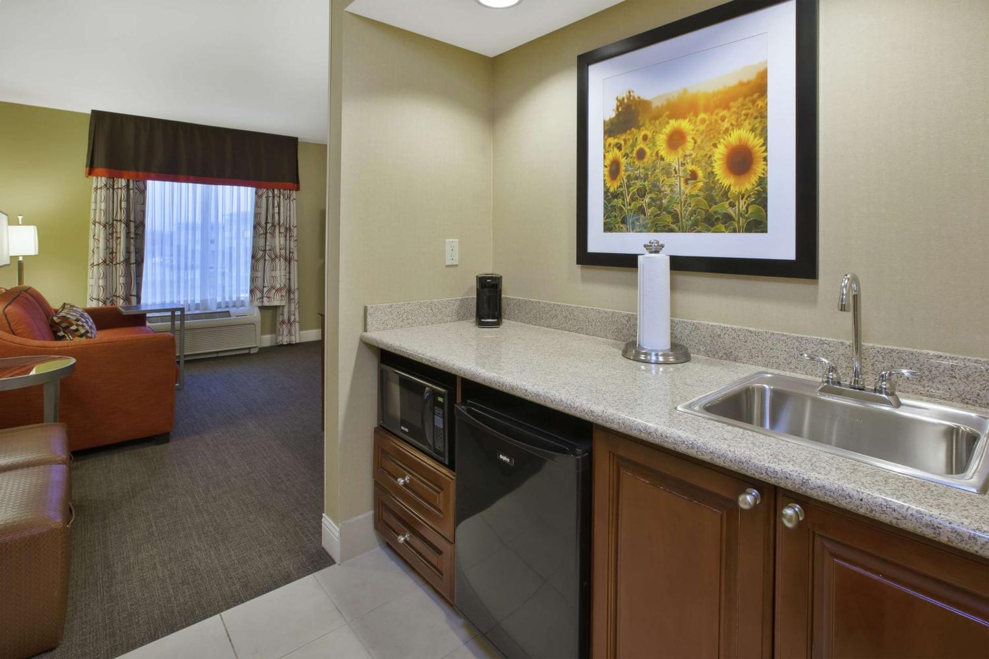 Hampton Inn & Suites Wichita-Northeast Buitenkant foto