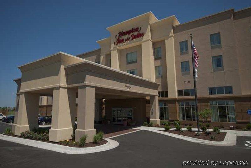 Hampton Inn & Suites Wichita-Northeast Buitenkant foto