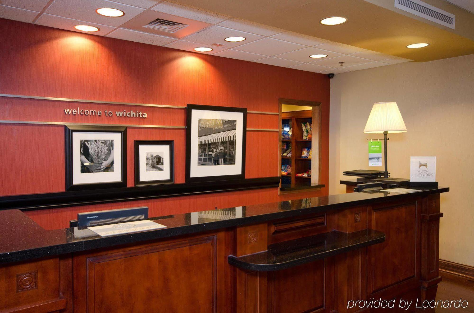 Hampton Inn & Suites Wichita-Northeast Buitenkant foto