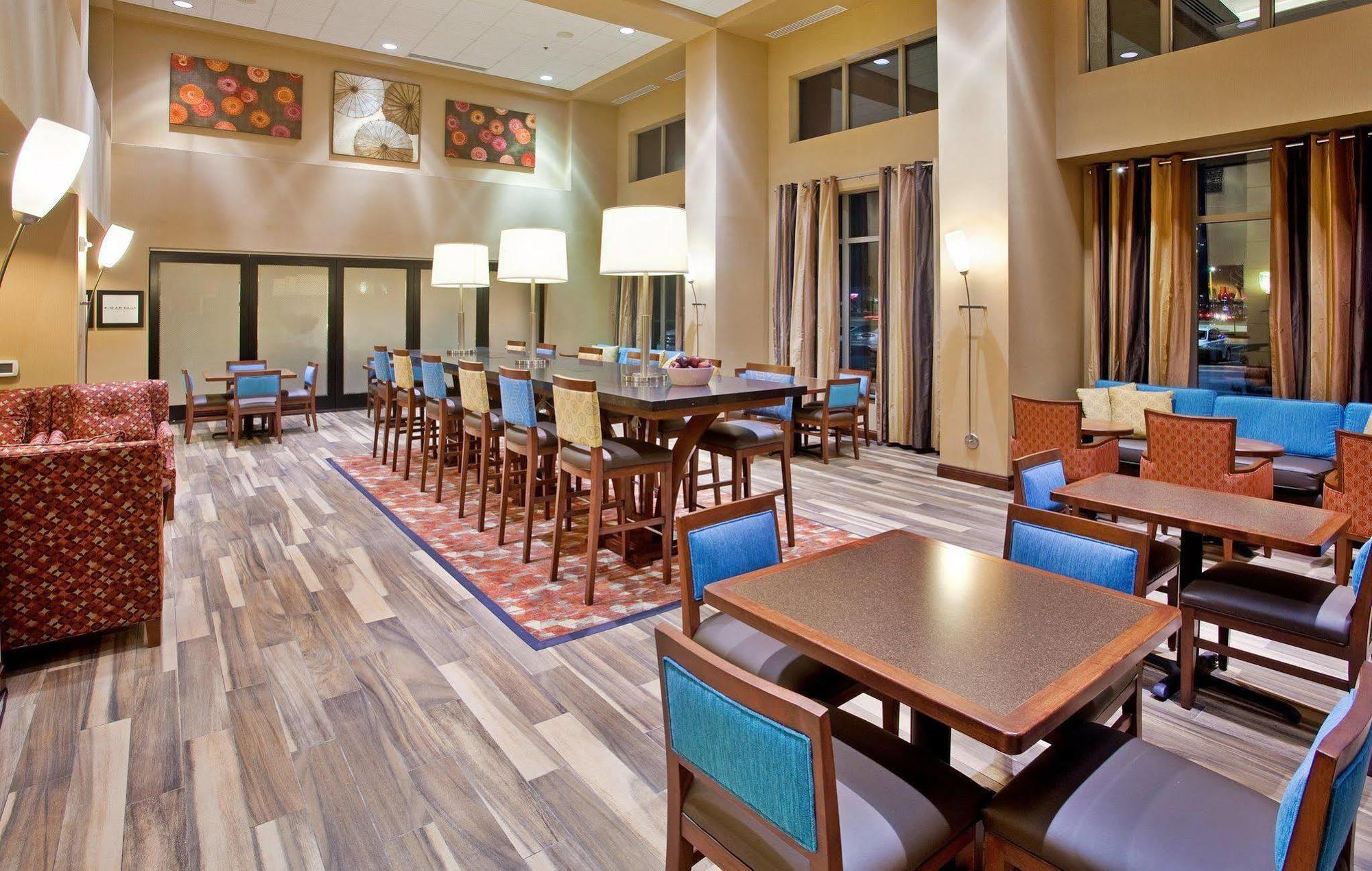 Hampton Inn & Suites Wichita-Northeast Buitenkant foto