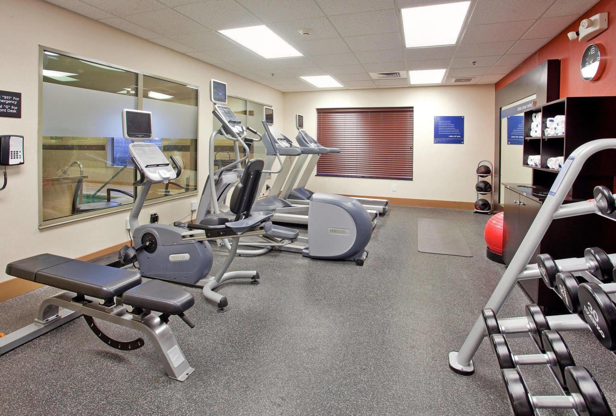 Hampton Inn & Suites Wichita-Northeast Buitenkant foto